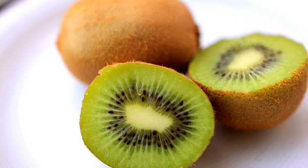 Amazing Benefits and Uses Of Kiwi