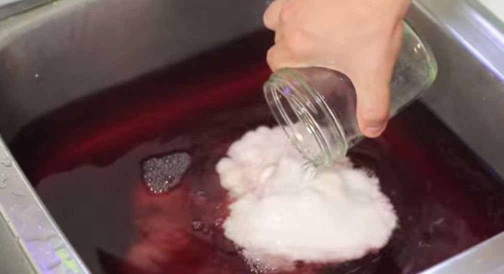 She Pours Vinegar In The Kitchen Sink: What Happens Next Is Brilliant!