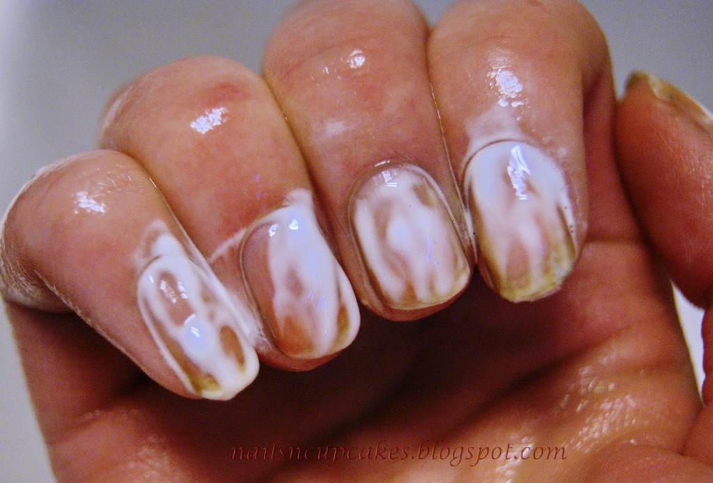 Rub a Little Bit of Toothpaste On Your Nails For Several Minutes. The Final Result — So Stunning!